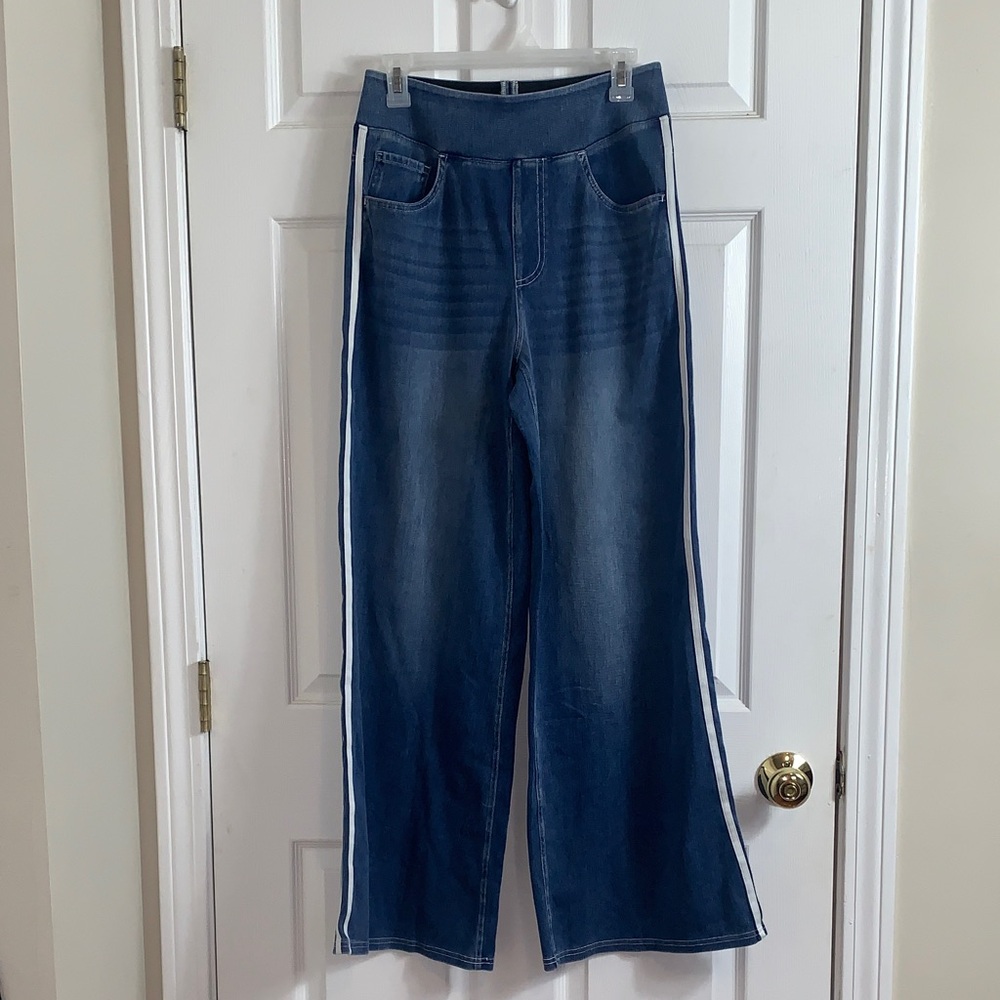 NWOT HALARA Flex High Waisted Blue Flare & Wide Leg Jeans - Picture 2 of 10